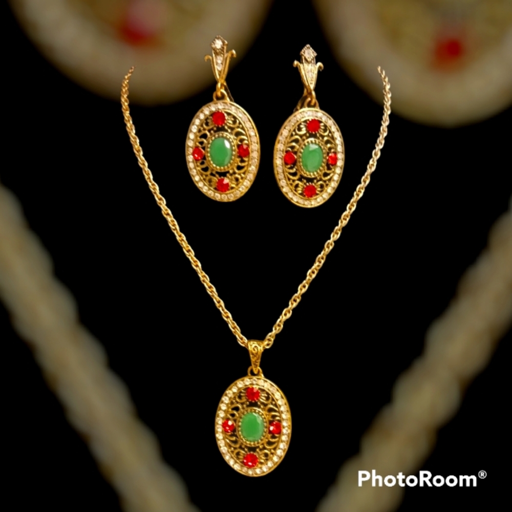 Necklace and earring set